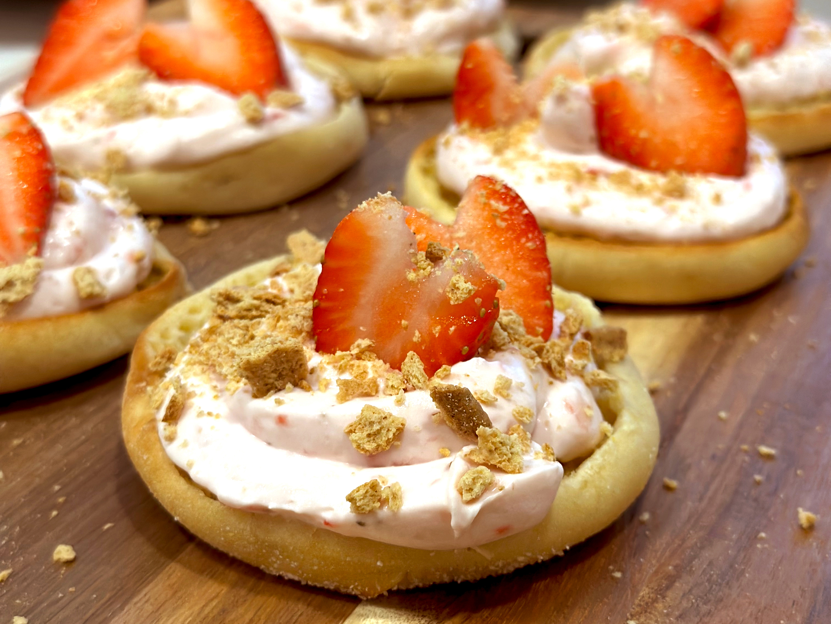 BAYS WITH FRUIT HEARTS AND PINK CREAM TOPPING