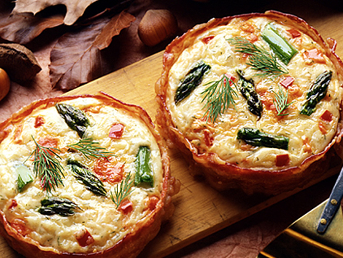 BAKED EGG AND VEGGIES ON BAYS