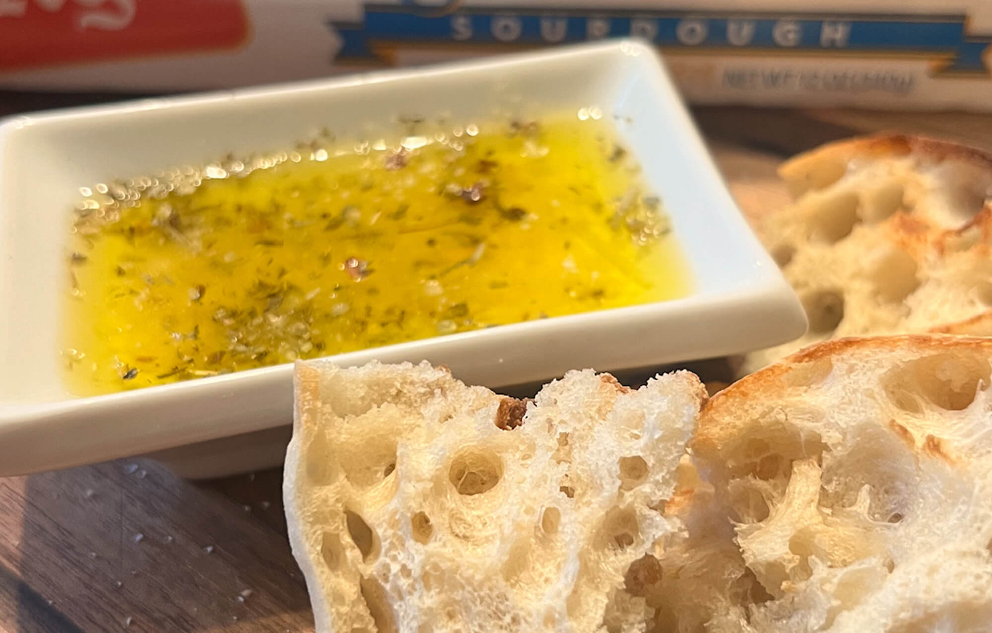 HALVED BAYS NEXT TO A TRAY 