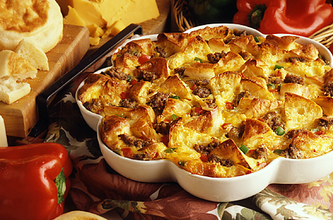GOUDA AND CHEDDAR CASSEROLE MADE WITH MEAT AND BAYS