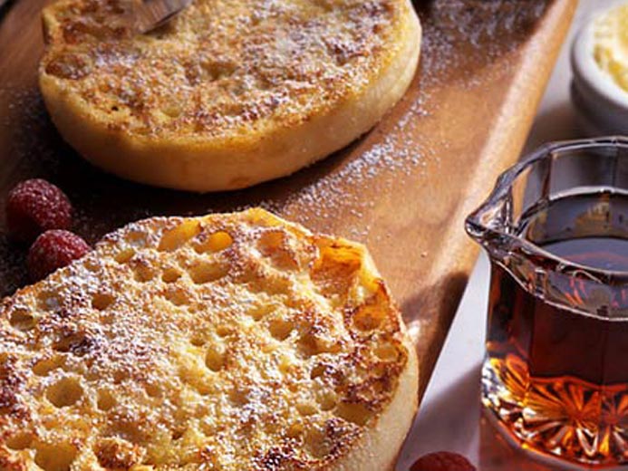 BAYS ON A WOOD BOARD NEXT TO MAPLE SYRUP