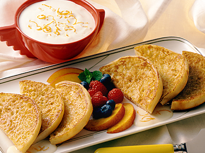 HALVED ENGLISH MUFFINS IN A LINE WITH FRUIT IN THE MIDDLE